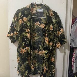 Old Navy Men's Black and Green Floral Shirt